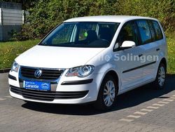 Weiß Gebraucht 2009 VW Touran Conceptline Van / Kleinbus | 4.490 € (Fairer Preis)