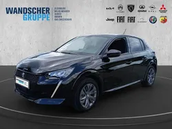 Mt. perla nera schwarz Gebraucht 2023 Peugeot e-208 Allure Kleinwagen | 20.990 € (Fairer Preis)