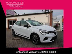 Weiß Gebraucht 2023 Renault Clio V Equilibre Kleinwagen | 13.690 € (Guter Preis)