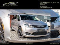 Grau Gebraucht 2018 Chrysler Pacifica Limited SUV | 23.999 € (Guter Preis)