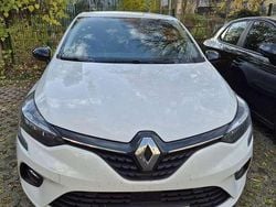 Weiß Gebraucht 2022 Renault Clio V Zen Limousine | 10.950 € (Superpreis)