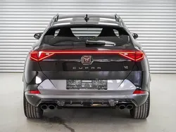 Midnight black metallic (0e) midnight black metallic (0e) Gebraucht 2024 Cupra Formentor VZ SUV | 46.521 € (Teuer)