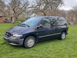 Blau Gebraucht 1998 Chrysler Voyager Van / Kleinbus | 3.500 € (Fairer Preis)