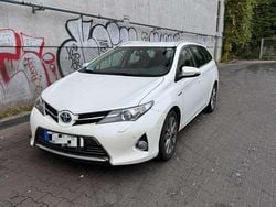 Weiß Gebraucht 2015 Toyota Auris Hybrid Executive Kombi | 9.000 € (Superpreis)