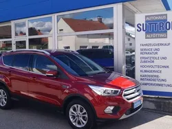 Dunkel rot metallic (metallic) Gebraucht 2017 Ford Kuga Titanium SUV | 14.900 € (Fairer Preis)