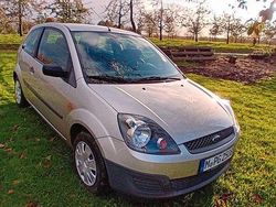 Silber Gebraucht 2005 Ford Fiesta Kombi | 2.650 € (Etwas zu teuer)