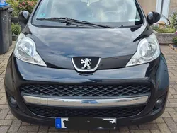 Schwarz Gebraucht 2010 Peugeot 107 Kleinwagen | 2.100 € (Fairer Preis)