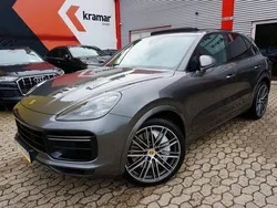 Grau Gebraucht 2020 Porsche Cayenne Turbo Chrono SUV | 59.990 €