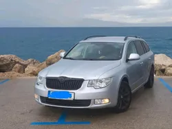 Silber Gebraucht 2013 Skoda Superb Kombi | 7.300 € (Guter Preis)