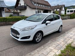 Weiß Gebraucht 2015 Ford Fiesta Titanium Kleinwagen | 7.299 € (Fairer Preis)