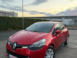 Rot Gebraucht 2014 Renault Clio IV Expression Limousine | 6.490 €