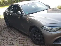 Grau Gebraucht 2016 Alfa Romeo Giulia Super Limousine | 19.999 € (Etwas zu teuer)