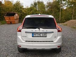 Weiß Gebraucht 2015 Volvo XC60 Summum SUV | 19.990 € (Superpreis)