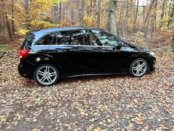 Schwarz Gebraucht 2017 Mercedes B180 AMG line Van / Kleinbus | 16.000 € (Fairer Preis)