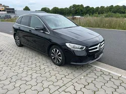 Schwarz Gebraucht 2023 Mercedes B180 Van / Kleinbus | 14.999 € (Superpreis)
