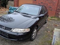 Schwarz Gebraucht 1999 Opel Vectra Limousine | 2.100 € (Fairer Preis)