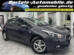 Grau Gebraucht 2015 Kia Ceed Limousine | 6.900 € (Fairer Preis)