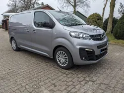 Grau Gebraucht 2023 Opel Vivaro-e Combi Edition Van | 27.999 € (Etwas zu teuer)