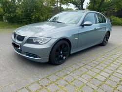 Grau Gebraucht 2008 BMW 330 Limousine | 7.299 € (Guter Preis)