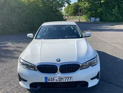 Weiß Gebraucht 2020 BMW 320 Shadowline Limousine | 24.500 € (Fairer Preis)