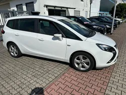 Weiß Gebraucht 2014 Opel Zafira Tourer Style Van / Kleinbus | 7.980 € (Fairer Preis)