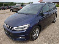 Blau Gebraucht 2017 VW Touran Sound Van / Kleinbus | 12.850 € (Etwas zu teuer)