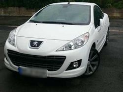 Weiß Gebraucht 2012 Peugeot 207 CC Roland Garros Cabrio | 7.700 €