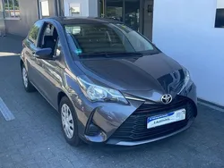 Grau Gebraucht 2018 Toyota Yaris Premium Kleinwagen | 8.940 € (Guter Preis)