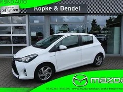 Super white Gebraucht 2017 Toyota Yaris Hybrid Edition-S Limousine | 15.420 € (Fairer Preis)
