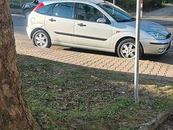 Grau Gebraucht 2002 Ford Focus Limousine | 1.000 € (Guter Preis)