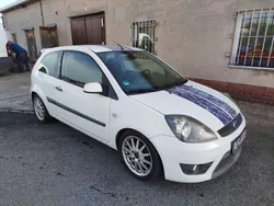 Weiß Gebraucht 2006 Ford Fiesta Kleinwagen | 2.200 € (Fairer Preis)