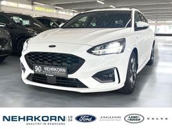 Weiß Gebraucht 2021 Ford Focus ST-Line X Limousine | 18.250 € (Etwas zu teuer)