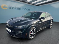 Schwarz Gebraucht 2022 Ford Mustang Mach-E SUV | 30.699 € (Fairer Preis)