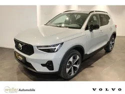 Grau Neu 2025 Volvo XC40 Business Edition SUV | 41.900 € (Teuer)