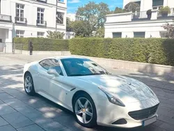 Weiß Gebraucht 2015 Ferrari California Cabrio | 130.000 €