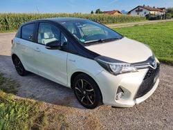 Weiß Gebraucht 2016 Toyota Yaris Style Kleinwagen | 13.500 € (Fairer Preis)