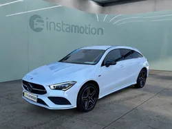 Weiß Gebraucht 2021 Mercedes CLA250e Shooting Brake AMG Kombi | 29.850 € (Fairer Preis)