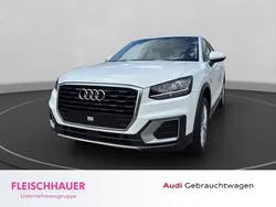 Weiss Gebraucht 2018 Audi Q2 Design SUV | 18.880 € (Fairer Preis)
