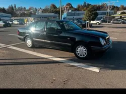 Schwarz Gebraucht 1999 Mercedes E200 Limousine | 5.890 € (Fairer Preis)