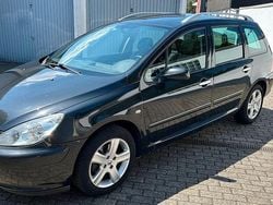 Schwarz Gebraucht 2004 Peugeot 307 Premium Kombi | 2.300 € (Fairer Preis)
