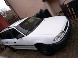 Weiß Gebraucht 1994 Opel Astra Kombi | 1.199 €