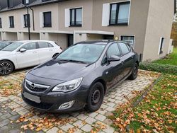 Grau Gebraucht 2010 Opel Astra Limousine | 5.200 € (Fairer Preis)