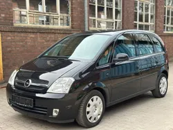 Schwarz Gebraucht 2005 Opel Meriva Edition Van / Kleinbus | 2.300 € (Etwas zu teuer)