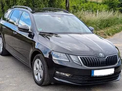 Schwarz Gebraucht 2020 Skoda Octavia Tour Kombi | 15.500 € (Fairer Preis)