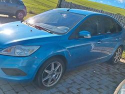 Blau Gebraucht 2010 Ford Focus Limousine | 1.650 €