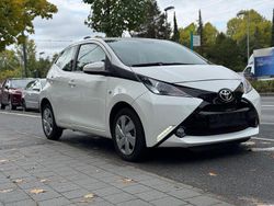 Weiß Gebraucht 2018 Toyota Aygo Team Kleinwagen | 6.250 € (Fairer Preis)