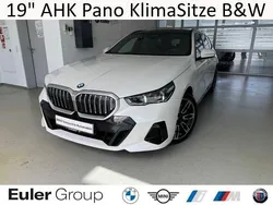 Weiss Gebraucht 2024 BMW 540 Performance Kombi | 63.933 €