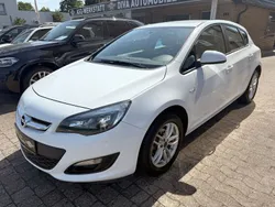 Weiß Gebraucht 2015 Opel Astra Selection Limousine | 8.550 € (Fairer Preis)