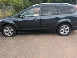 Grau Gebraucht 2011 Ford Focus Kombi | 4.500 € (Guter Preis)