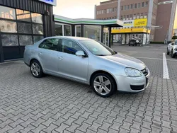 Silber Gebraucht 2010 VW Jetta Limousine | 5.990 € (Fairer Preis)